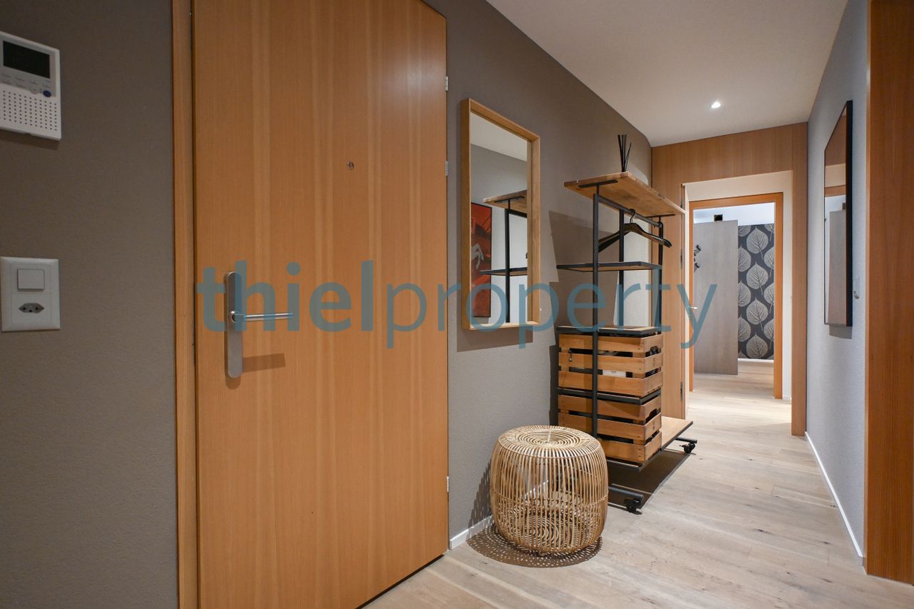 Eingangsbereich mit Garderobe - entrance area with wardrobe